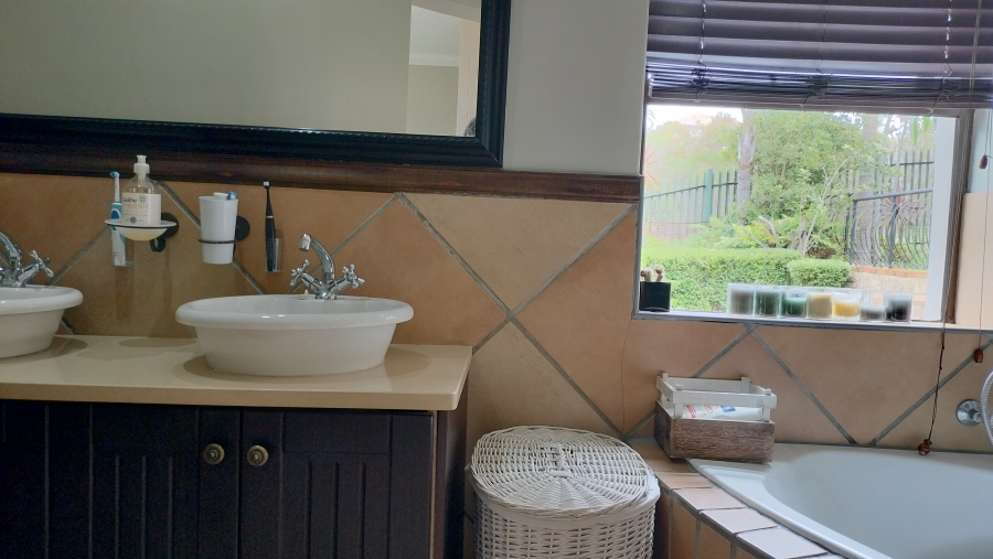 4 Bedroom Property for Sale in Bergsig Western Cape